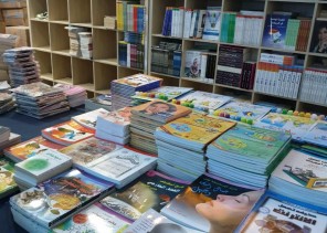 (24) كاتبًا وكاتبة يلتقون الجمهور في اليوم الاول من معرض كتاب جدة و (6) منصات للتوقيع