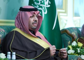 أمير منطقة الحدود الشمالية يستقبل المواطنين في جلسته المسائية