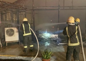 مدني عنيزة يخمد حريق 3 بيوت شعر بـ ” استراحة المطل “