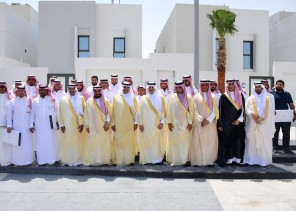 الأمير سعود بن نايف يسلّم الدفعة الأولى من الوحدات السكنية في مشروع “نساج تاون” لمستفيدي برنامج “سكني”