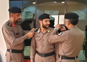 مدير ادارة الاتصالات وتقنية المعلومات بالباحة يقلد الزهراني رتبة رئيس رقباء