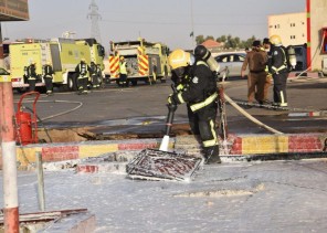 بالفيديو والصور.. الدفاع المدني يسيطر على حريق اندلع بخزان وقود في سكاكا