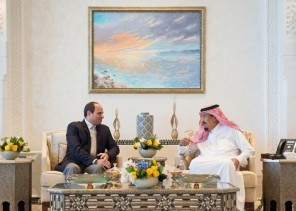 خادم الحرمين الشريفين يستقبل الرئيس المصري في نيوم