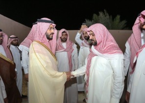 نائب أمير منطقة حائل يعزي أسرتي شهيدي الواجب البريكان والجبرين