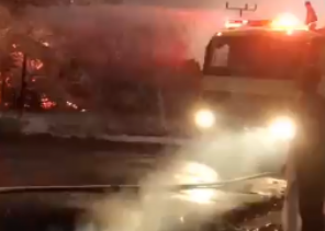 المدينة.. صاعقة تضرب مزرعة بوادي الفرع وتحرقها بالكامل (فيديو)