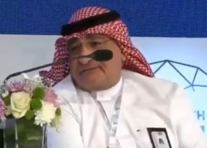 أمين جدة يهاجم المقاولين: “قدام بيتي حفرة مسفلتة بتراب مرشوش بزيت”
