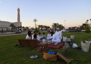 الأجواء المعتدلة تشجع أهالي تبوك على تناول الإفطار في المتنزهات (صور)