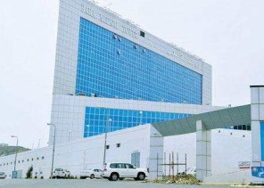 جراحة دقيقة لإنقاذ مريض من شلل رباعي