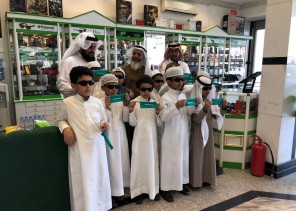 زيارة مدرسة الأمام مسلم الابتدائية لمعمل نظارات طبية