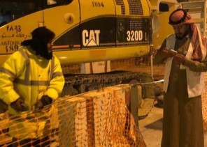 عامل بشركة مقاولات بالحدود الشمالية ينام في العراء.. و”العمل” تتدخل (صورة)