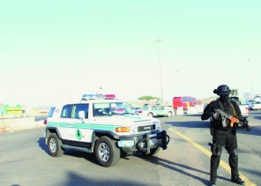 بالصور..أمن الطرق بالليث يضبط حمولة ضخمة من الذخائر الحية في سيارة يستقلها عشريني ترافقه امرأة