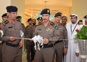 «العميد»عبدالله القرشي يدشن معرض مبادرة ساعد في المصاعد في محطته الأولى