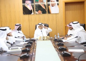 مساعد مدير التعليم يناقش خطة برنامج أسبوع التهيئة للعام الدراسي الجديد