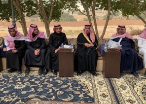 الأمير فيصل بن بندر يواسي أسرة الشلهوب في وفاة والدهم