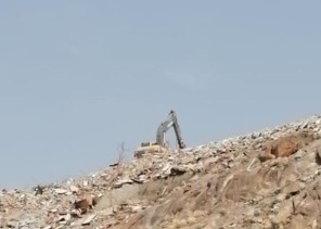 “هيئة تطوير مكة” تنفي شائعة “المنزل المسكون” الذي عجزت الآليات عن إزالته في النكاسة (فيديو)