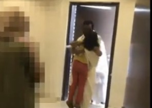 طفلة تائهة في الحج تلتقي بوالدها .. فرحة عارمة ومشاعر مؤثرة (فيديو)