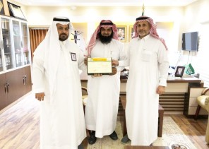 محافظ الداير يسلم أول رخصة للسياحة الريفية