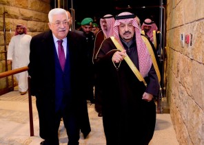 الرئيس الفلسطيني يزور حي الطريف التاريخي