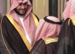 بالفيديو.. الأمير تركي بن محمد بن فهد يحتفل بزواجه ويؤدي “العرضة”