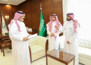 سمو أمير منطقة حائل‬⁩ يستقبل مدير فرع وزارة العمل والتنمية الاجتماعية بالمنطقة