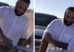 بالفيديو.. ولي العهد يتناول “الجمرية” مع مواطنين في نيوم