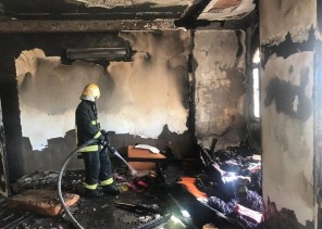 حـريق منزل بينبع يـصيب 5 مواطنين بالاختناق.. والدفاع المدني يشير لوجود شبهة جنائية (صور)