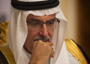 بدر بن عبدالمحسن يرثي عمه الأمير طلال بأبيات شعر مؤثرة