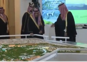 شاهد.. خادم الحرمين يوجِّه سؤالًا مهمًا لـ”ولي العهد” أثناء تدشين مشروعات الرياض الكبرى!
