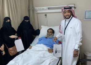 صحافيو الوطن يزورون المنومين بمستشفى الثغر بجدة
