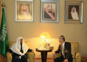 وزير الشؤون الإسلامية يستقبل وفدي روسيا واليابان