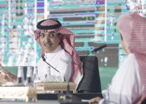 “الجدعان” يكشف حقيقة زيادة المقابل المالي على الوافدين.. وهذا ما قاله عن رفع أسعار الطاقة في 2019!