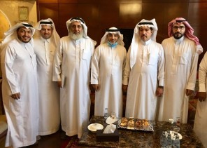 أمير عسير يطمئن على “المحجاني” بعد إجرائه عملية جراحية