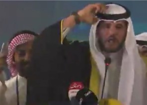 شاهد.. ردة فعل أحد أبناء ” الرشايدة ” بنجاح حملة جمع دية ” العازمي”