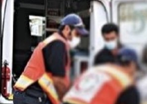 مسعف يتفاجأ بأمر صادم أثناء مباشرته لحادث مروع بالقريات