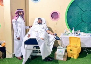 “مدير مكتب تعليم صامطة” يشارك في “حملة التبرع بالدم”