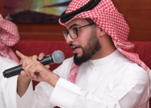 الغربة والفراغ و العُزلة صقلت موهبة يزيد بن سعود الشعرية