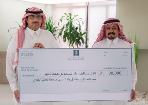 “التجارة” تكافئ مواطناً بـ 30 ألف ريال لإبلاغه عن جريمة “تستر تجاري” بالطائف