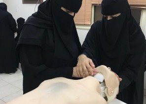 الهلال الأحمر بالشرقية يقيم دورة المسعف الكفيف لكفيفات المنطقة