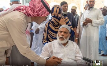 حاج رعى الأيتام ليجد مَن يرعاه.. وحاجة تضرب المثل في الوفاء لزوجها