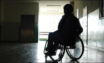 “ذوي الإعاقة” تعتزم مقاضاة مسؤولين عن إعلان لأحد المطاعم بعدما اعتبرته مسيئاً للمعاقين