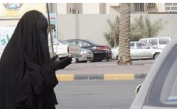 تصرفات غريبة لامرأة متسوّلة في تبوك تكشف عن مفاجأة!