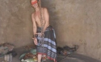 مدير “عمل جازان” يوجه بالوقوف على شخص مكبل بالسلاسل بـ”صهاليل هروب”