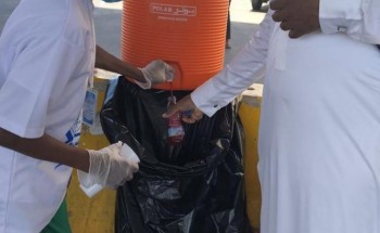 طلاب ثانوية الملك فهد بمكة يقيمون مبادرة “توت الجمعة” لسقيا ضيوف الرحمن