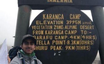 طالب سعودي يصعد قمة أعلى جبل في أفريقيا.. ويكشف عن حلمه القادم (صور)