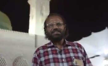 مقيم باكستاني يعمل خطاطاً في المسجد النبوي منذ 30 عاماً.. يكتب بالذهب في الروضة (فيديو)