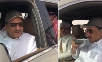شاهد.. الأمير محمد بن نايف يظهر في مقطع عفوي.. يتجول بسيارته في مزرعته ويشرب حليب الإبل