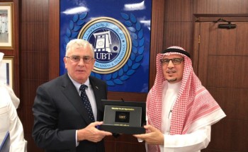 السفير الامريكي يزور اول جامعة سعودية