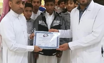 طلاب عمرو بن العاص المتوسطة بالهفوف يزورون مركز أمراض الدم الوراثية