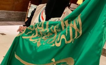 “القيادة ” تهنئ أمير الكويت بذكرى اليوم الوطني وأرض البقاع الطاهرة تحتفل من فندق رافلز بأعلام الكويت والسعودية