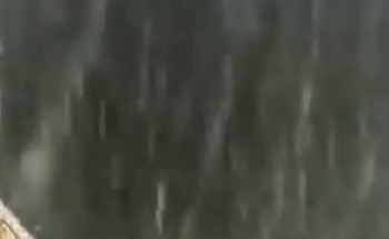 شاهد.. فرحة الزوار بالأمطار والأجواء الروحانية في الحرم المكي